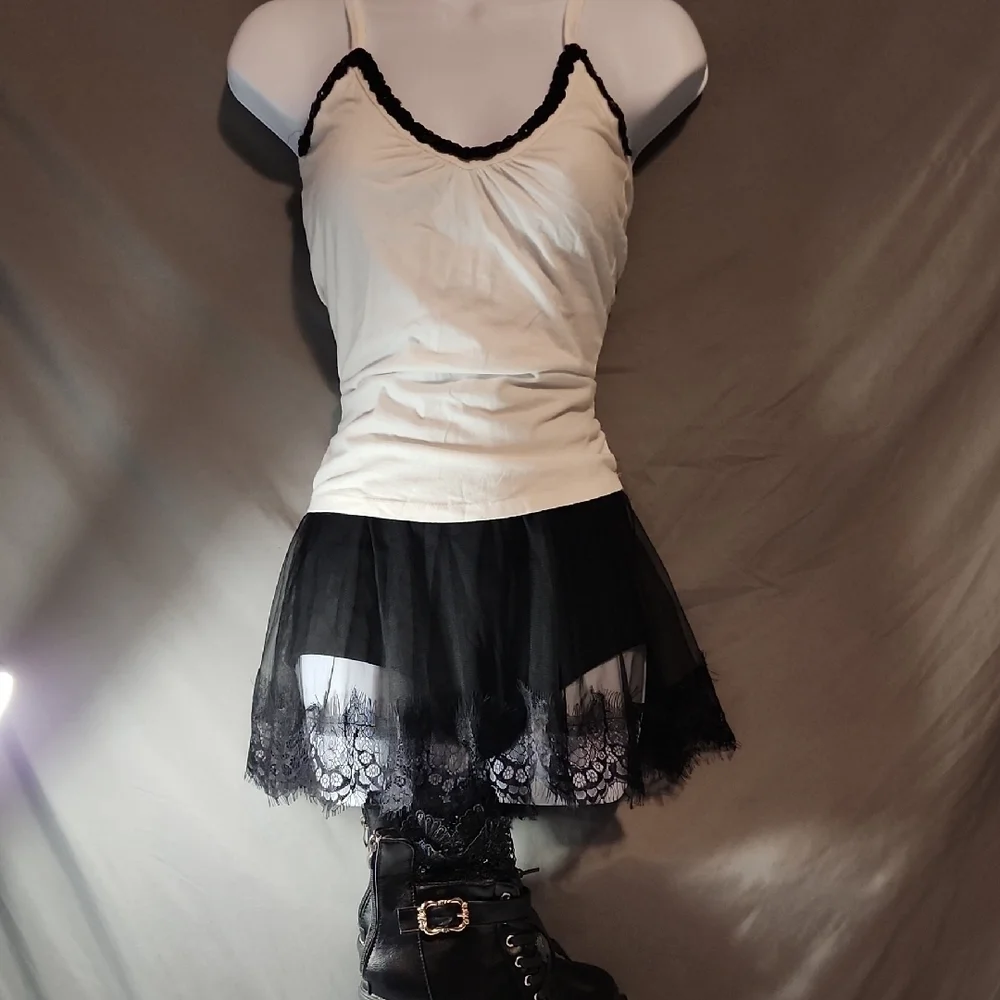 Black and White Sleeveless Fitted Camisol